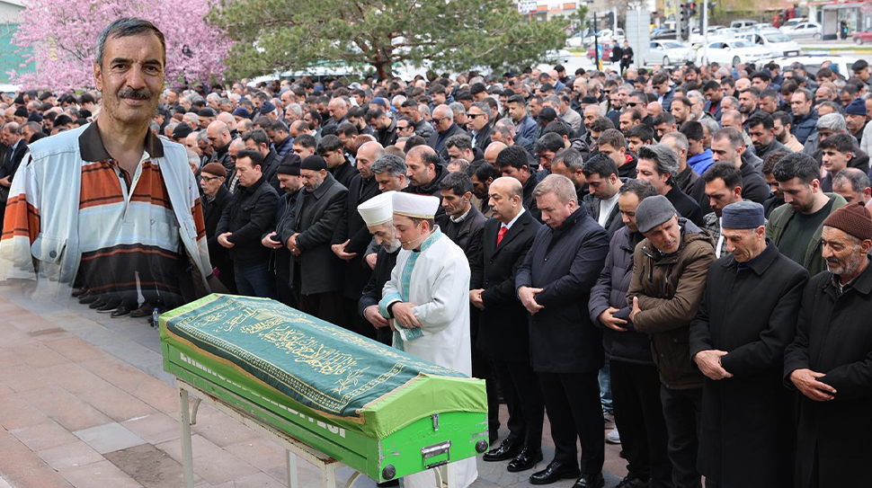 Erzincan, bir eğitim sevdalısını daha sonsuzluğa uğurladı. Gül-Cemal Toraman Mesleki