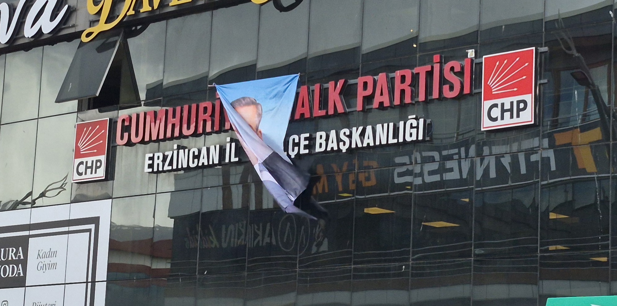 Cumhuriyet Halk Partisi (CHP) genel merkezindeki hukuki “butlan” ve kurultay