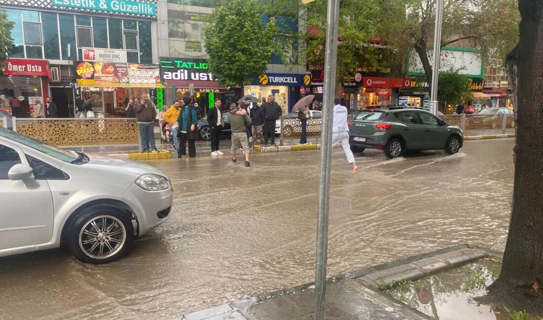 Erzincan’da akşam saatlerinde aniden bastıran ve kısa sürede şiddetini artıran