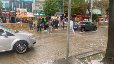 Erzincan’da akşam saatlerinde aniden bastıran ve kısa sürede şiddetini artıran