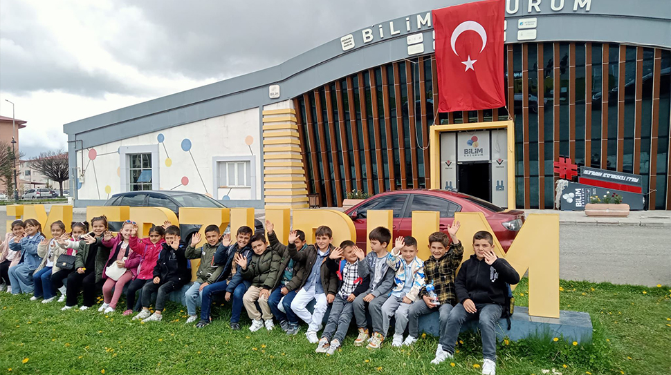 Tercan Atatürk İlkokulu 1. sınıf öğrencileri, “Biriken Paralar, Biriken Anılar”