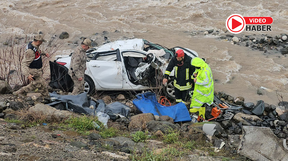 Erzincan’da meydana gelen trafik kazasında 2 kişi yaşamını yitirirken, 1