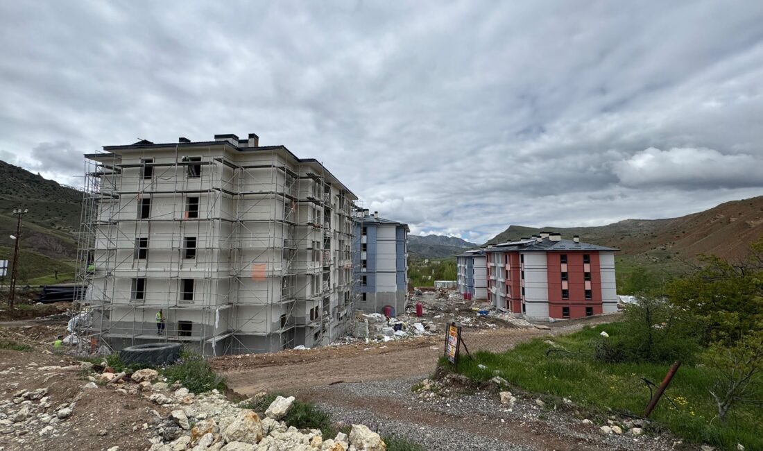 Erzincan’ın Kemah ilçesinde, vatandaşların barınma ihtiyacını modern ve güvenli standartlarda