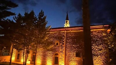 Erzincan’ın tarihi dokusuyla öne çıkan ilçesi Kemah’ta, ecdat yadigarı Gülabibey