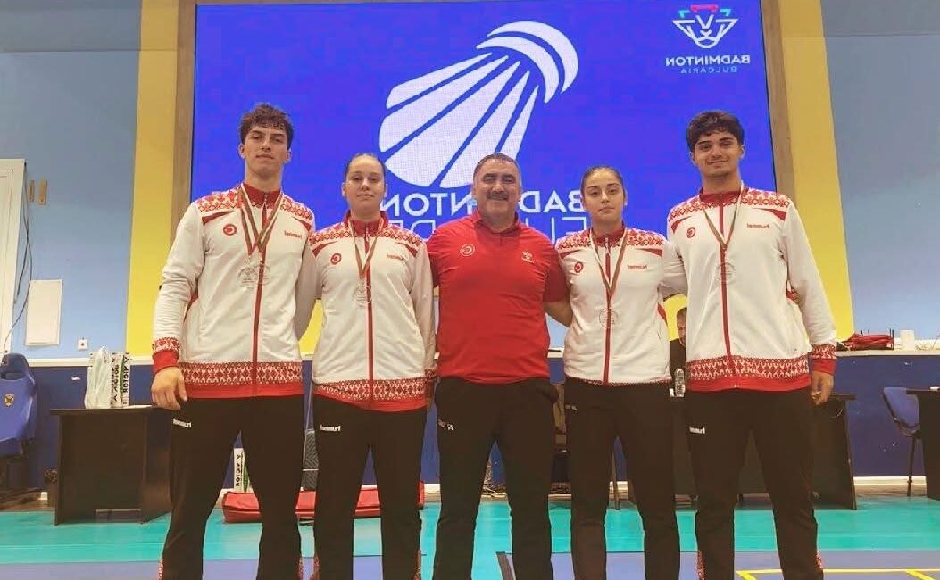 Bulgaristan’da düzenlenen uluslararası turnuvada Erzincanlı rüzgarı esti. Genç badmintoncular, kazandıkları