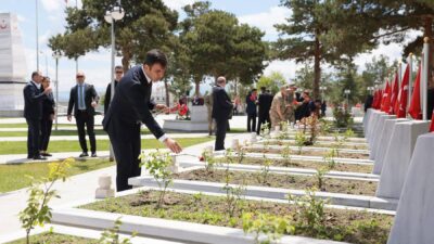Erzincan’da bayramın manevi iklimi, devletin şefkat eli ve şehitlerimize duyulan