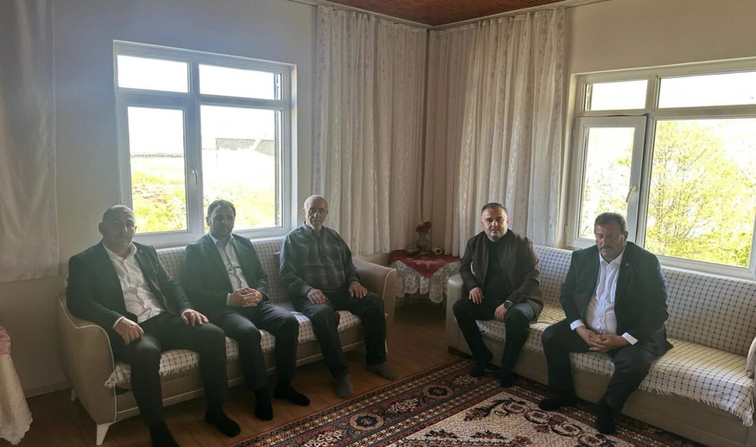 Erzincan’ın Otlukbeli ilçesinde mülki idare ve yerel siyaset temsilcileri, Kurban