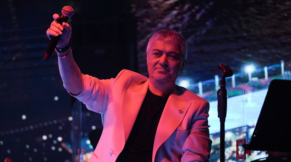 Türk taverna ve arabesk müziğinin yaşayan efsanesi Cengiz Kurtoğlu, hafızalara