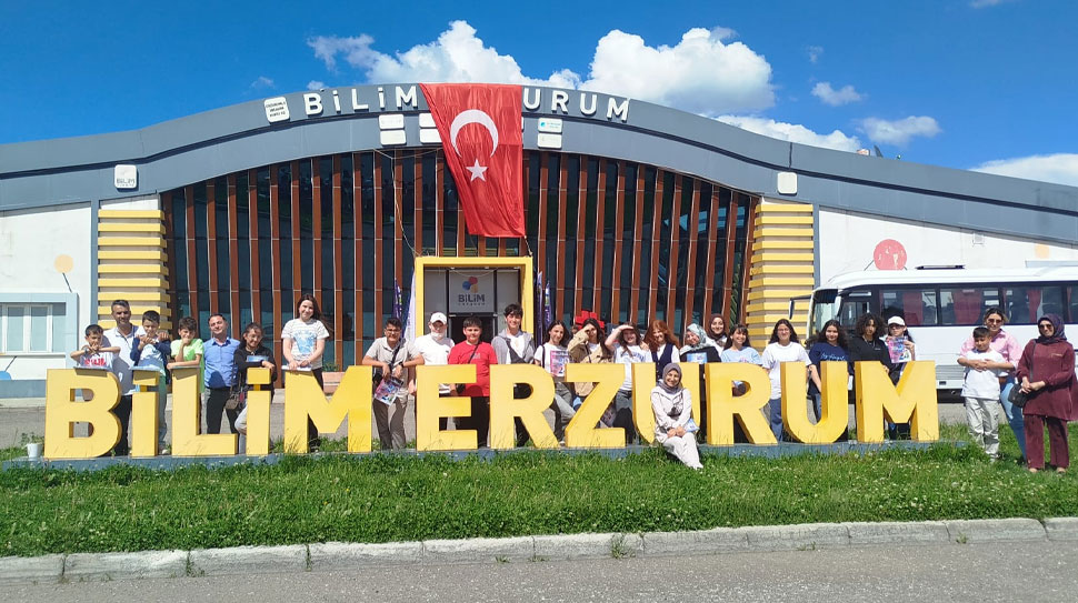Erzincan Demirkent TOKİ Ortaokulu öğrencileri, Erzurum’daki bölgenin en kapsamlı bilim