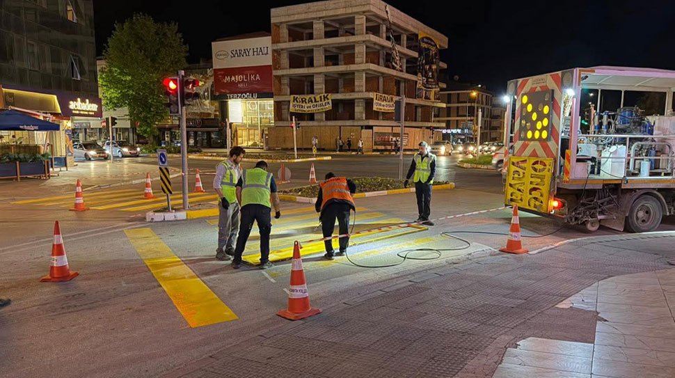 Erzincan Belediyesi Zabıta Müdürlüğü ekipleri, şehir genelinde yaya ve araç