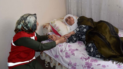 Aile ve Sosyal Hizmetler Bakanı Mahinur Özdemir Göktaş, evlerinde bakılan