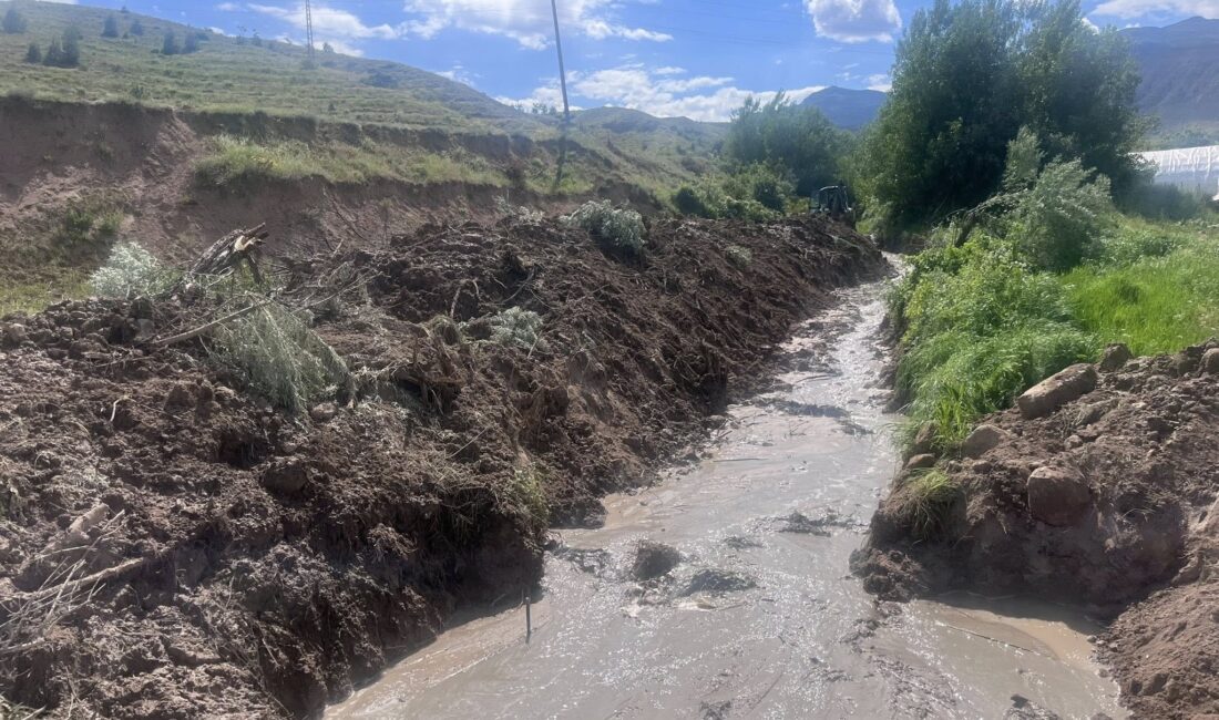 Erzincan’ın Kemah ilçesinde, olası sel ve taşkın risklerine karşı yürütülen