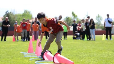 Erzincan’da&nbsp;ilkokul öğrencilerinin fiziksel gelişimlerini desteklemek, takım ruhunu güçlendirmek ve spor