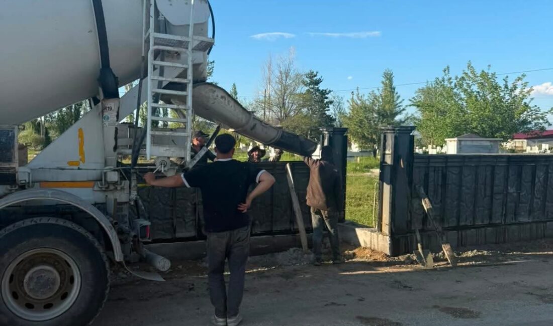 Erzincan’ın Çayırlı ilçesinde, yürütülen çevre düzenleme ve altyapı çalışmaları hız