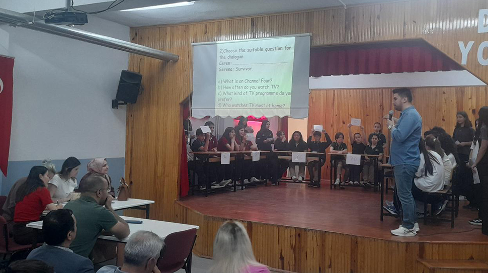 Erzincan İMKB Müşir Zeki Paşa Ortaokulu’nda düzenlenen İngilizce Quiz Show