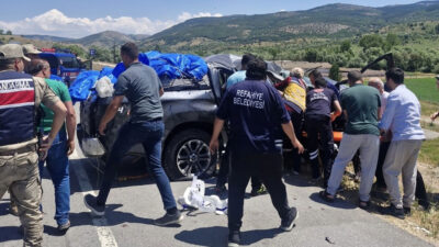 Erzincan’da meydana gelen trafik kazasında 1 kişi hayatını kaybetti, 3