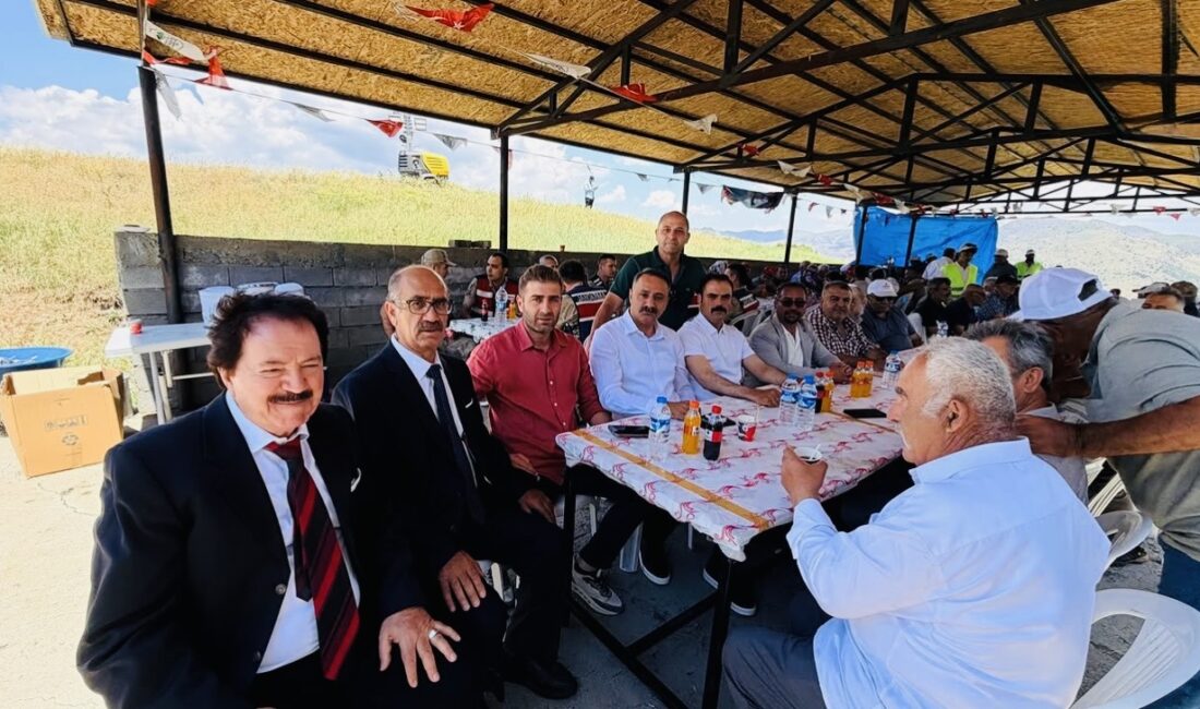 İliç Belediye Başkanı Mehmet Elçi, Boyalık Köyü Derneği tarafından Oluk