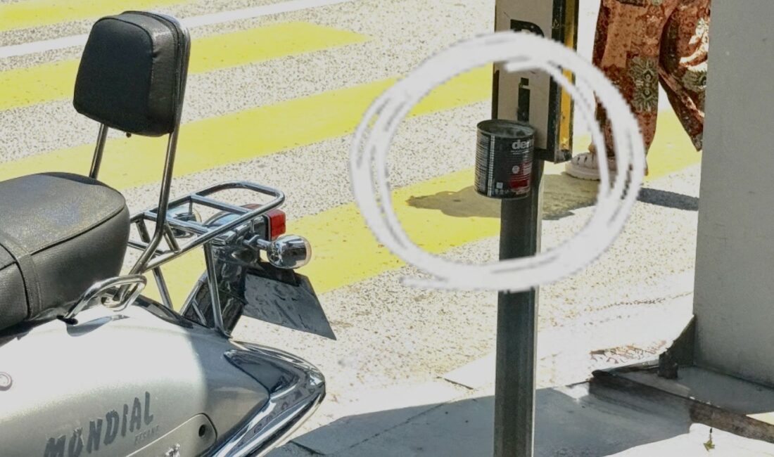 Erzincan kent merkezinde bulunan Fevzipaşa Caddesi üzerindeki esnaflar, sokakların temiz