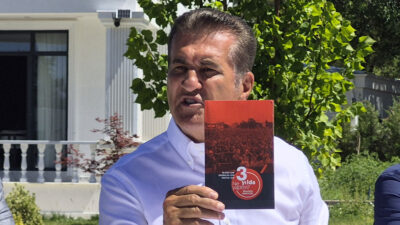 CHP Erzincan Milletvekili Mustafa Sarıgül, Işıkpınar Mahallesi’ndeki malikanesi “Beyaz Ev”de