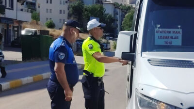 Vatandaşların toplu taşımadaki konfor ve güvenliğini artırmayı hedefleyen belediye ekipleri,
