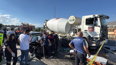 Erzincan’da beton mikseri ile yabancı plakalı bir SUV tipi aracın