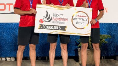 Alanya’da düzenlenen Air Badminton Türkiye Şampiyonası’nda Erzincan fırtınası esti. 47