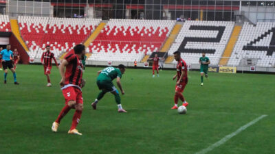 Yeni sezon öncesi hazırlık etabını kendi sahasında tamamlayan Erzincanspor, taraftarı
