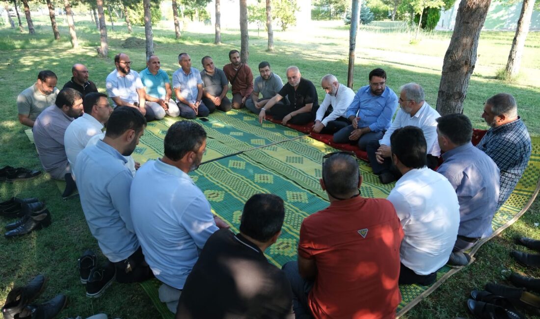 Erzincan’da din görevlileriyle doğayla iç içe bir araya gelen Diyanet