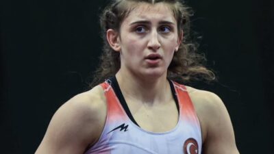 Slovakya’da düzenlenen U20 Dünya Güreş Şampiyonası’nda ay-yıldızlı formayla mücadele eden