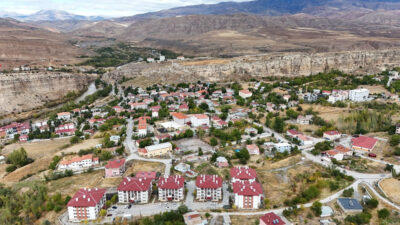 Erzincan’ın Kemah ilçesinde otel yatırımı üzerinden başlayan siyasi tartışma, AK