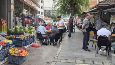 Erzincan kent merkezinde kamuya ait cadde ve kaldırımların çay ocakları,
