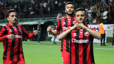 TFF 2. Lig Kırmızı Grup 2. hafta mücadelesinde Erzincanspor, sahasında