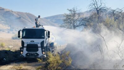 Erzincan’ın İliç ilçesine bağlı Çayyaka köyünde çıkan tarım arazisi yangını,