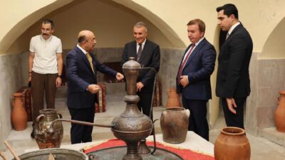 Erzincan Valisi Hamza Aydoğdu, Kemah ilçesinde gerçekleştirdiği ziyaretler kapsamında tarihi