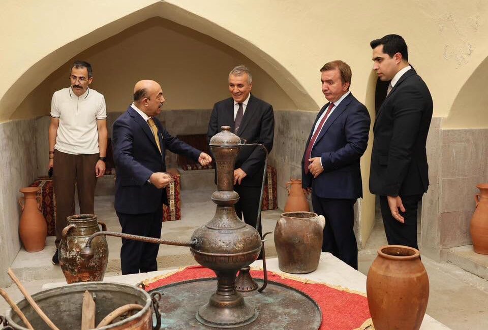 Erzincan Valisi Hamza Aydoğdu, Kemah ilçesinde gerçekleştirdiği ziyaretler kapsamında tarihi