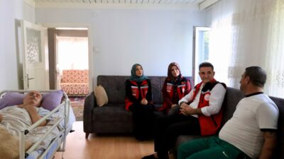 Erzincan Aile ve Sosyal Hizmetler İl Müdürlüğü, kentteki büyükleri evlerinde