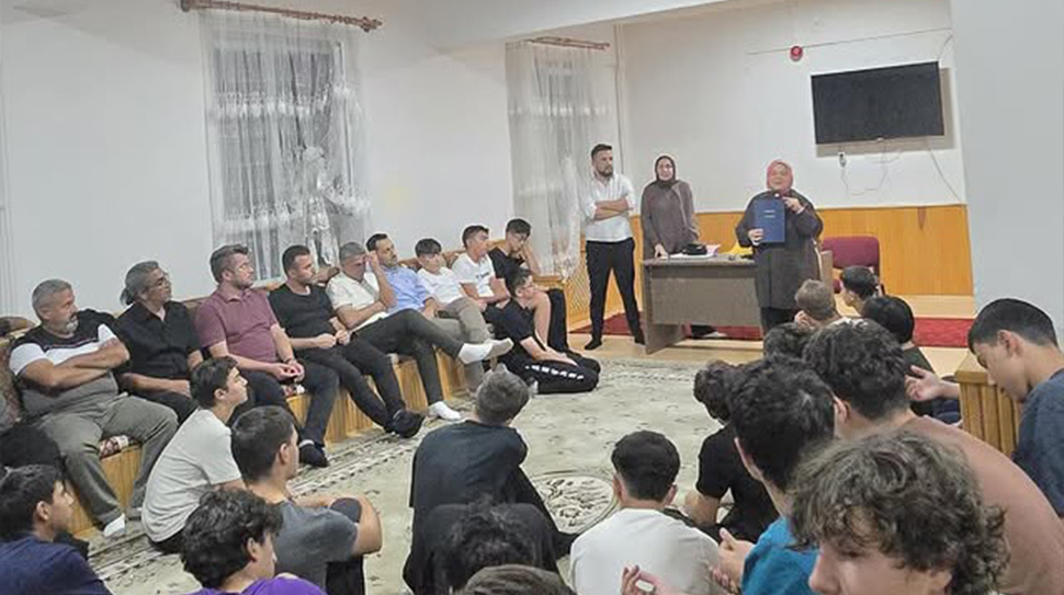 Erzincan Fen Lisesi idaresi ve öğretmenleri, ailelerinden uzakta ilk akşamlarını