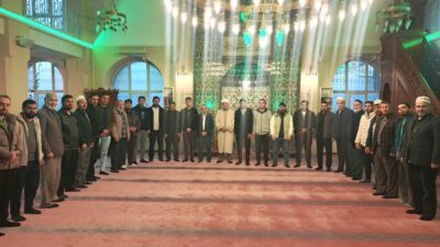 Erzincan’da Ulu Cami’de düzenlenen sabah namazı buluşmasında üniversite öğrencileri ve