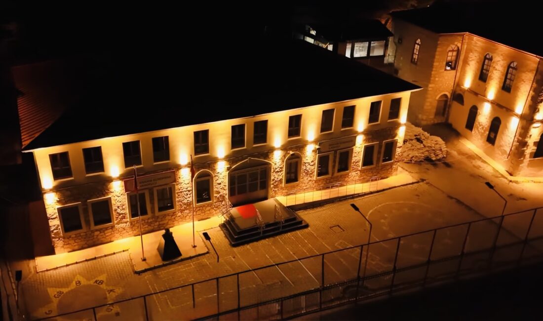 Erzincan’ın tarihî ve kültürel zenginlikleriyle öne çıkan ilçesi Kemaliye’de, akşam