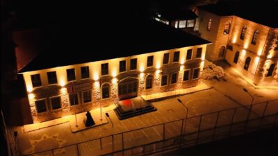 Erzincan’ın tarihî ve kültürel zenginlikleriyle öne çıkan ilçesi Kemaliye’de, akşam