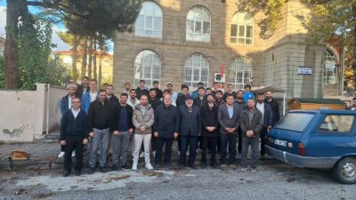 Erzincan Ulu Cami’de düzenlenen sabah namazı buluşmasında üniversite öğrencileri ve