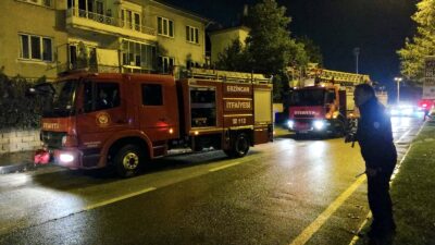 Erzincan’da bir apartmanın ikinci katındaki balkonda çıkan yangın, itfaiye ekiplerinin