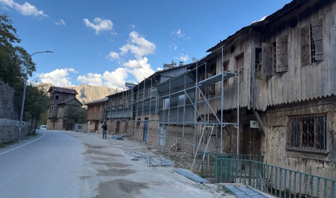 Kemaliye Belediyesi, ilçede doğalgaz çalışmalarından yol bakım ve temizliğine, tarihî