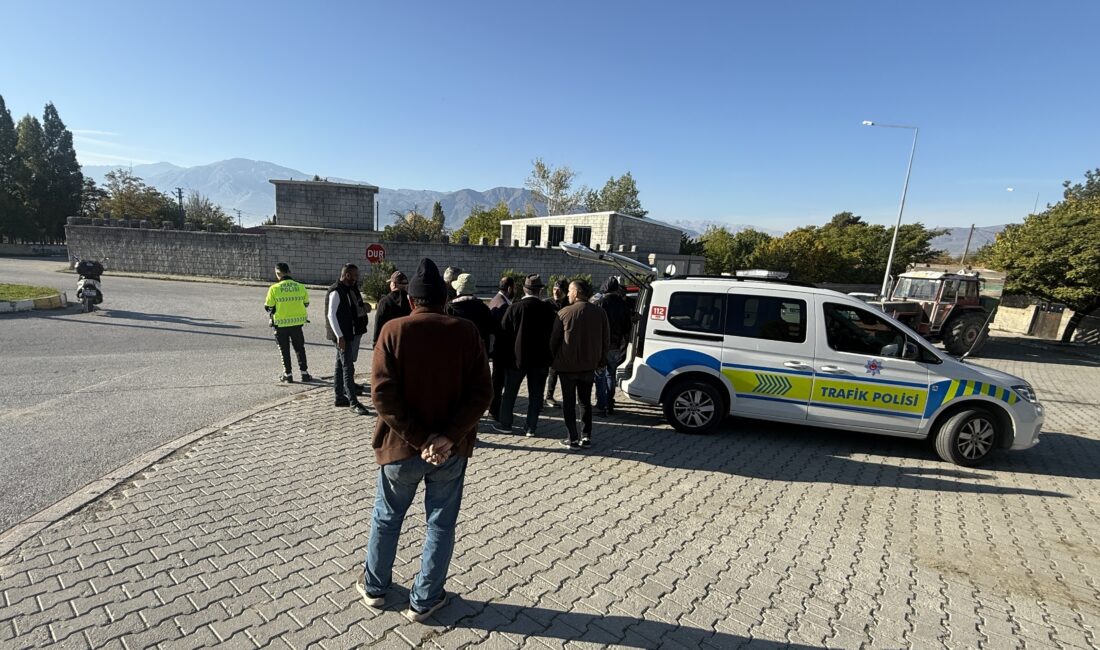 Erzincan’da otomobil ile motosikletin çarpışması sonucu 1 kişi yaralandı. Gazi
