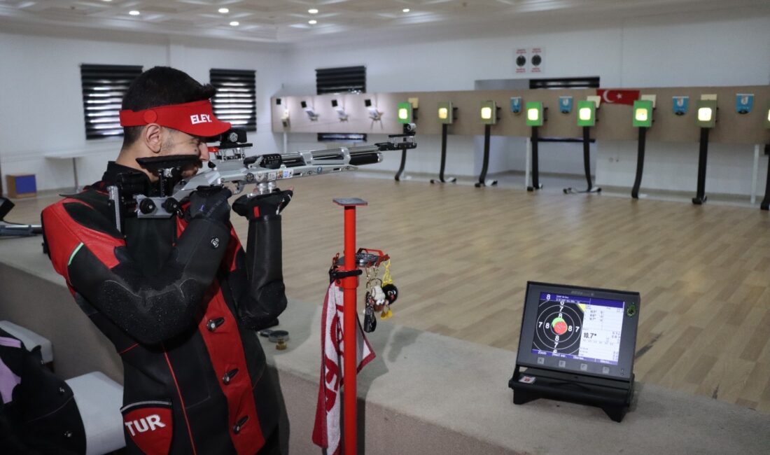 Erzincan Gençlik Spor Kulübü sporcusu, milli atıcı Galip Berat Afal,
