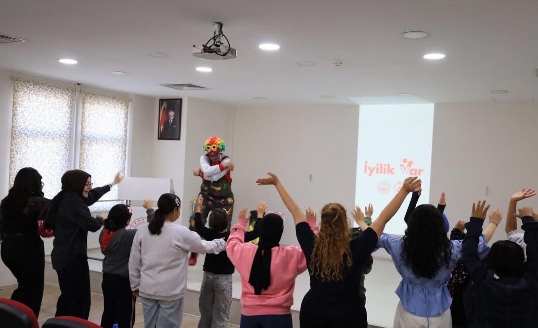 Erzincan’da yürütülen “İyilik Var” projesi kapsamında, Erzincan Binali Yıldırım Üniversitesi