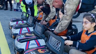 Erzincan İl Jandarma Komutanlığı ekipleri, öğrencilerde trafik güvenliği bilincini artırmak