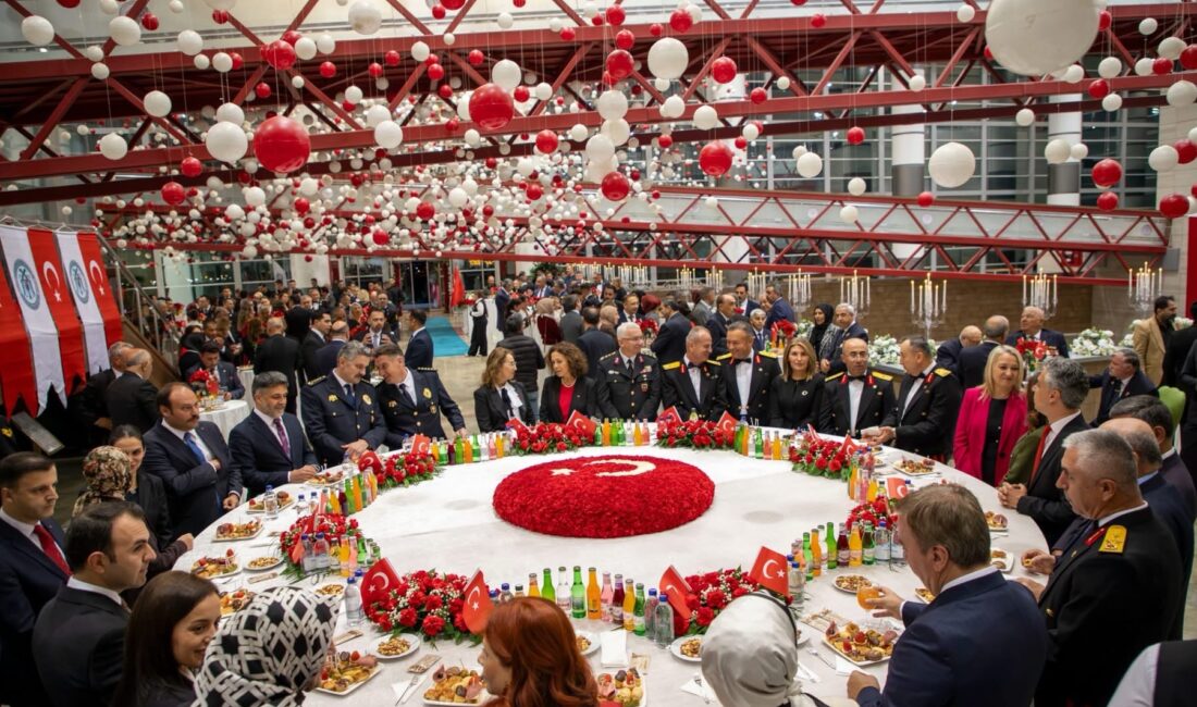 Erzincan’da 29 Ekim Cumhuriyet Bayramı’nın 103. yıl dönümü dolayısıyla Valilik