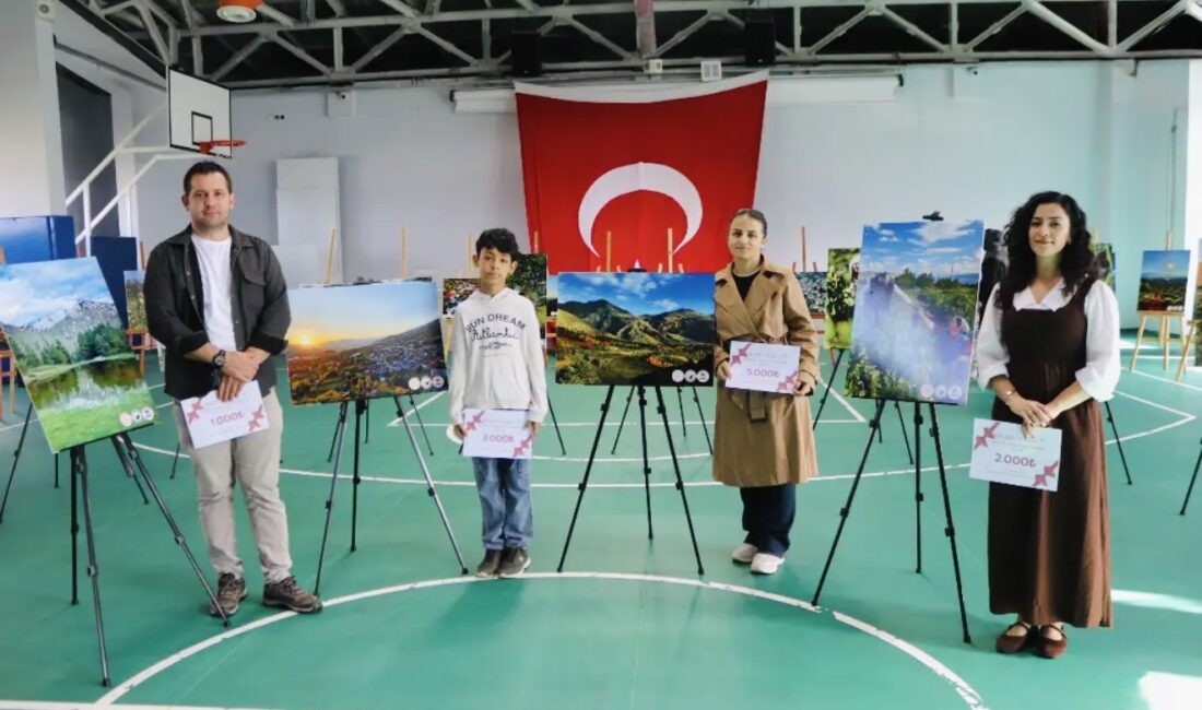 Erzincan’ın Üzümlü ilçesinde 29 Ekim Cumhuriyet Bayramı’nın 103. yıl dönümü