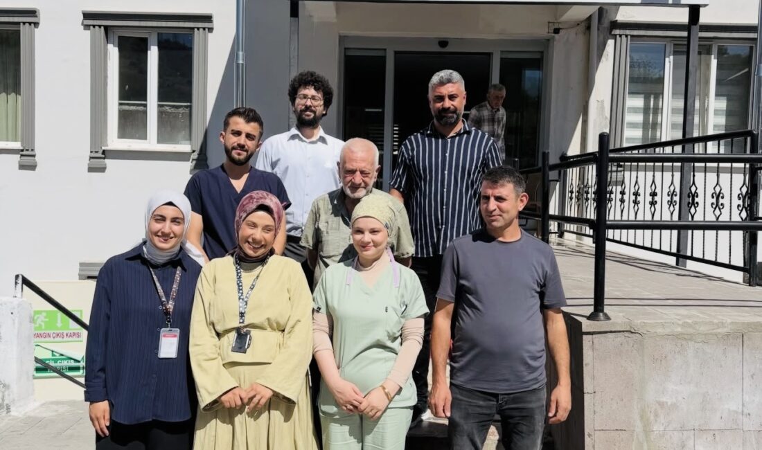 Erzincan’ın Kemah ilçesinde 1 Ekim Dünya Yaşlılar Günü dolayısıyla yaşlı
